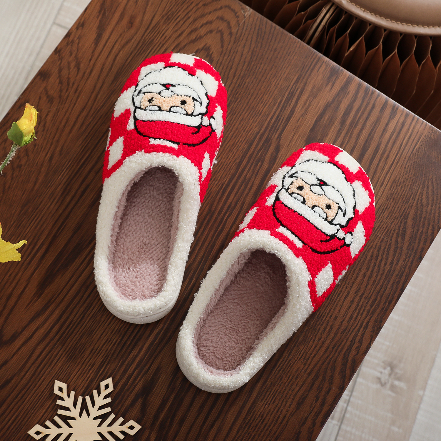 Nuevas pantuflas navideñas de cuadros con diseño de Papá Noel, antideslizantes, para interiores, para dormitorio, suaves y cómodas para mujer. - Imagen 2